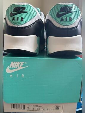 NIKE AIR MAX 90
WHITE/PARTICLE GREY-HYPER TURQ
BLANC/BRIS PARTICULE
MENS 12